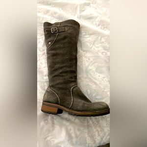 Women’s leather boot’s medium gray size 9